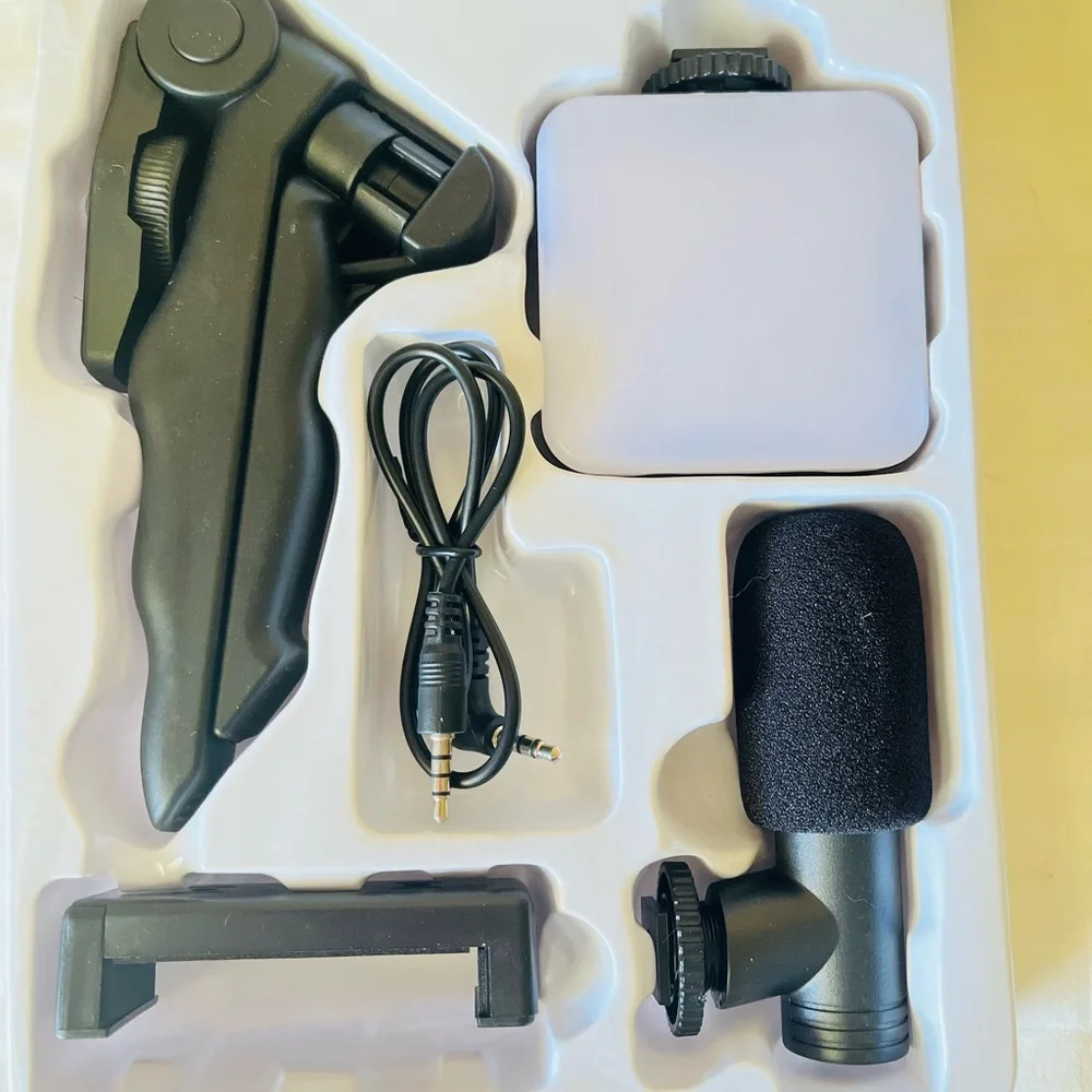 Smartphone Vlogging Kit with LED Light and Microphone - Black